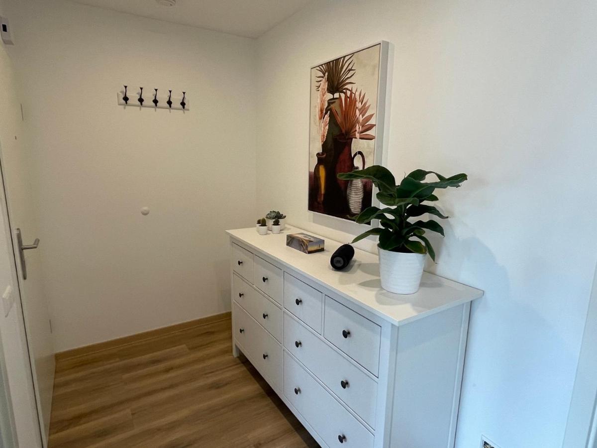 Neue Stilvolle 2-Zimmer Wohnung Im Zentrum Von Волфсбург Екстериор снимка